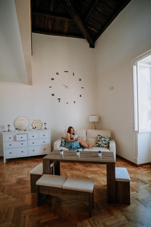 Cathedral Apartment *