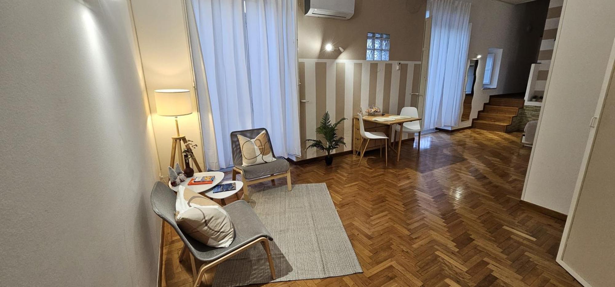Cathedral Apartment *